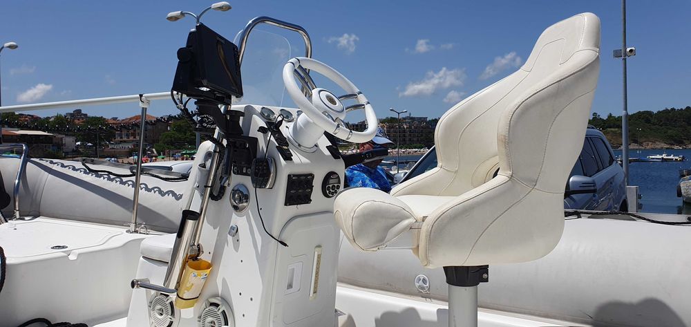 МОТОРНА ЛОДКА 5.5м.