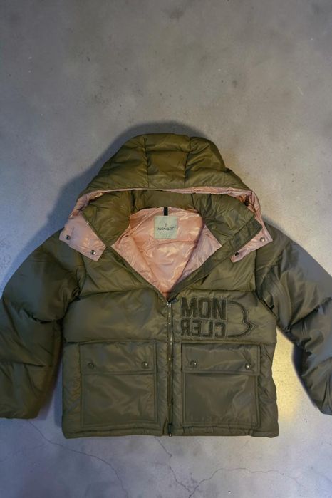 Geaca Moncler khaki verde cu roz la interior