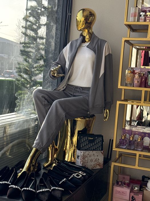 Сидячий манекен.