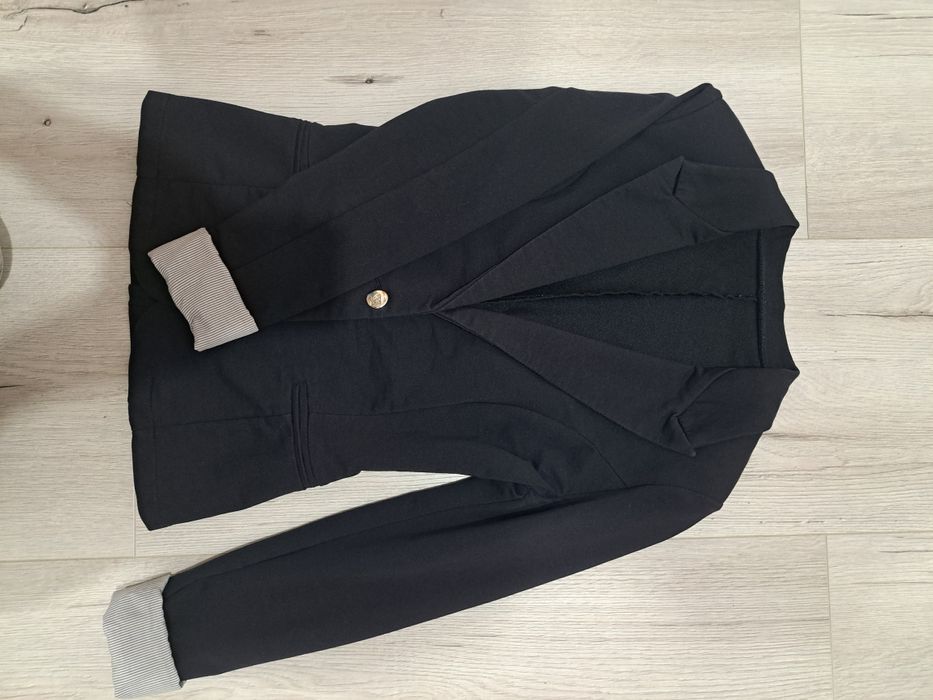 Sacou cambrat cu inchidere