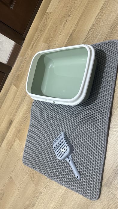 Продам кормушку для кошки и коврик