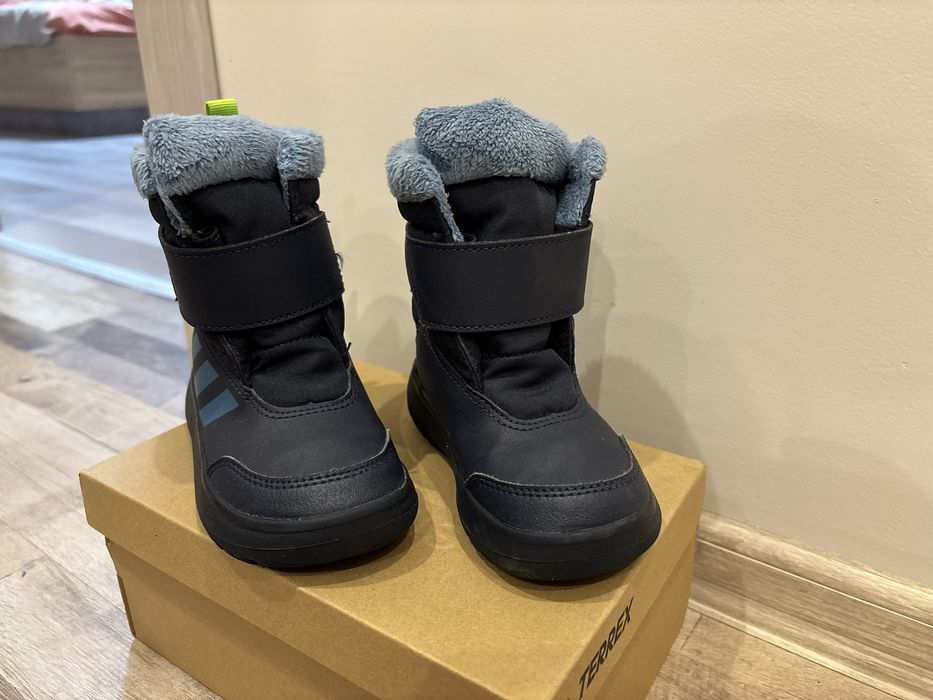 Ботуши Adidas размер 26.5 и 24