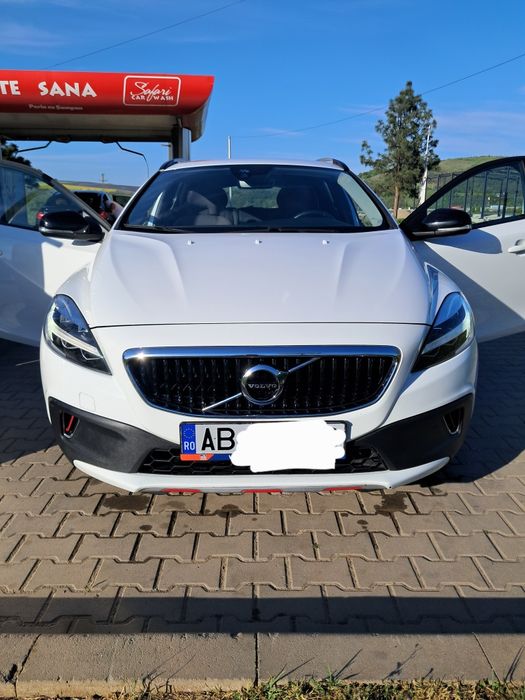 VOLVO V40 2018