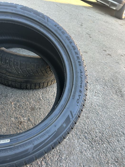 Продам два балона зимней резины на 17