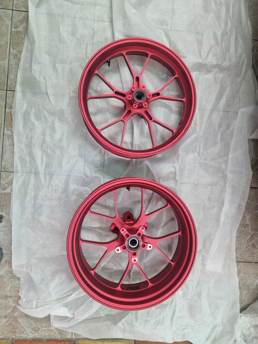 Aprilia RSV4 factory piese ( nu kawasaki yamaha honda suzuki )