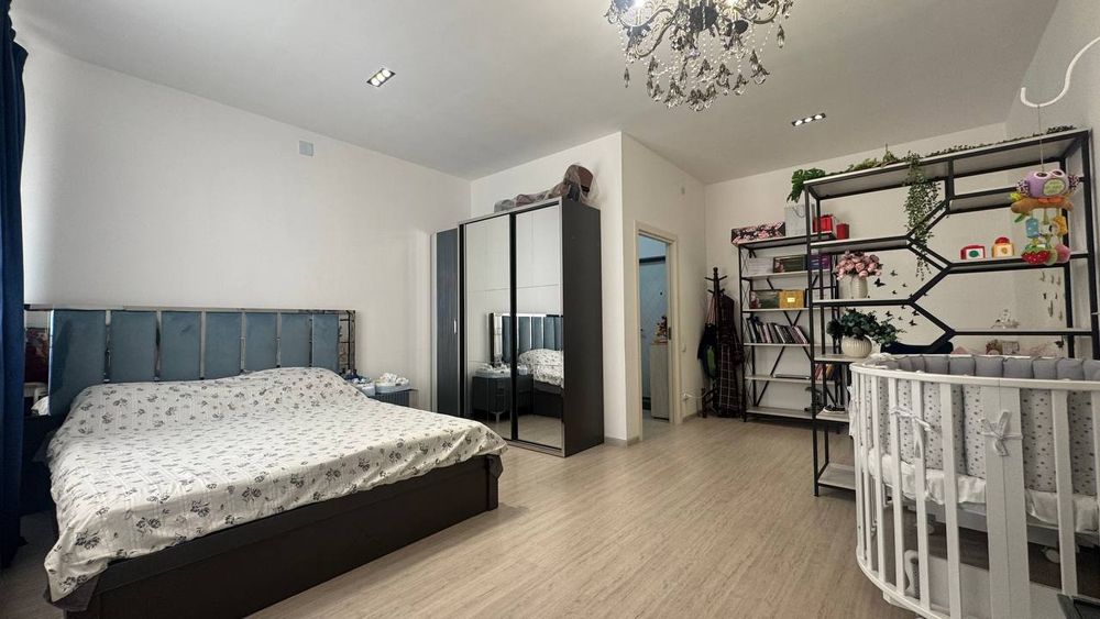 Assalom sohilda 2 xonalik uy sotiladi