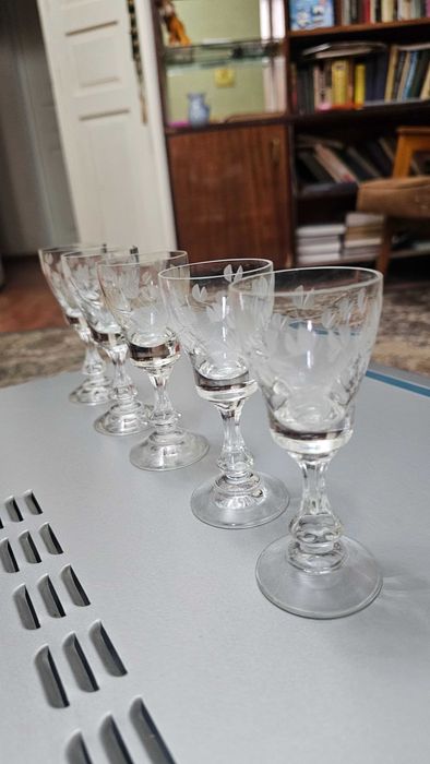 Продам хрустальные рюмки Верба. 5 шт. Новые. Без сколов и зацепок.