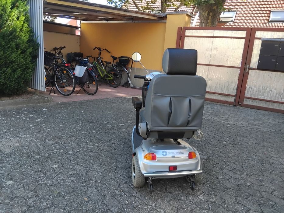 Електрически и валиден скутер Триколка ( трудно подвижни хора )