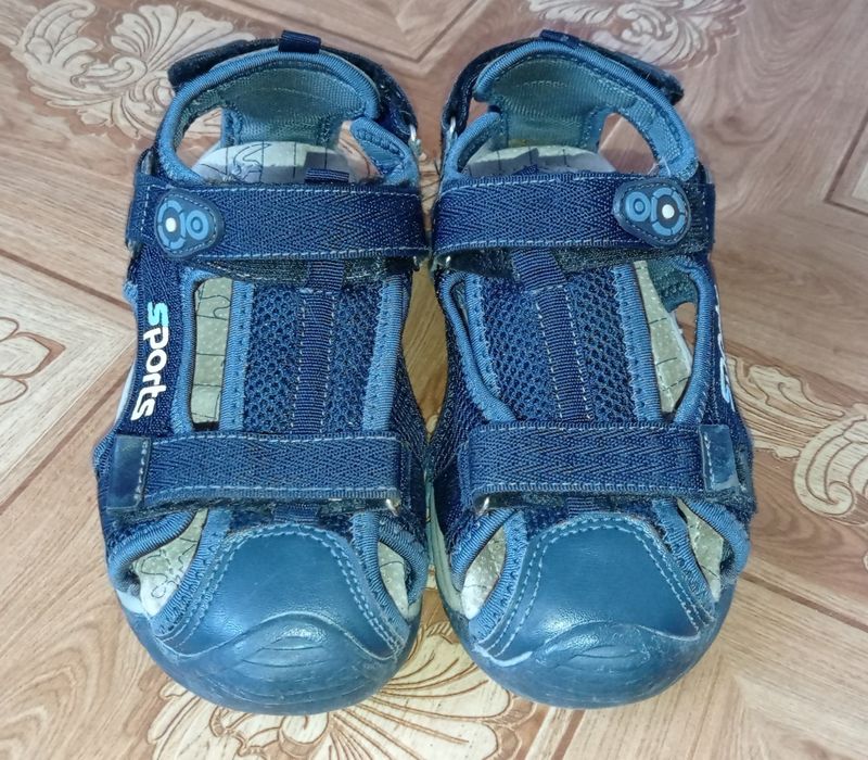 Продам детские сандалии