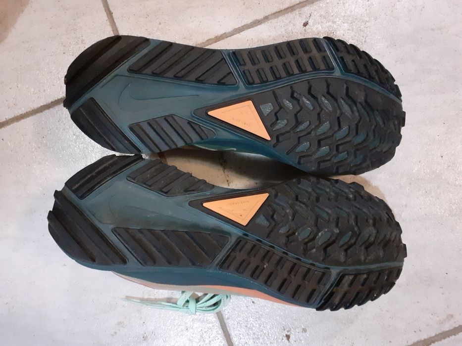 Оригинални дамски маратонки Nike и дамски кларкове,обувки.Маратонките