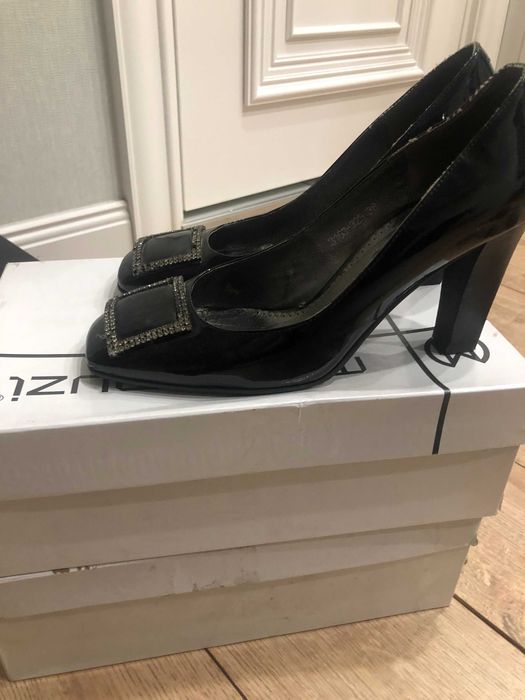 Обувь, туфли на каблуках, босоножки.