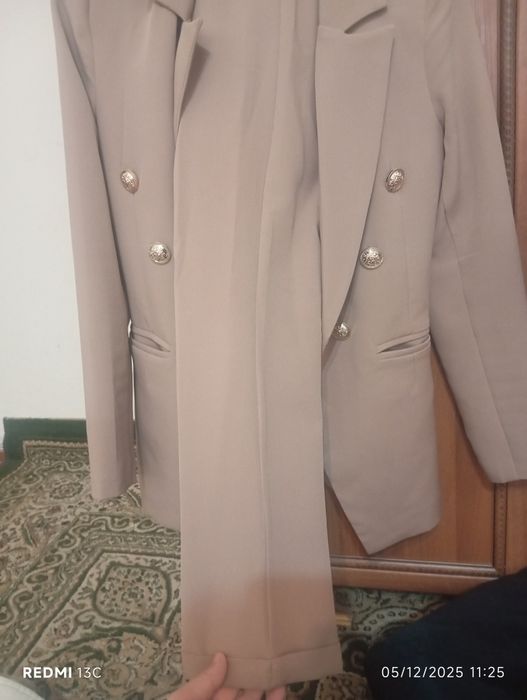 Plash trench yangi holatda 2 - 3 marta keyilgan ideal holatda. Oq koja