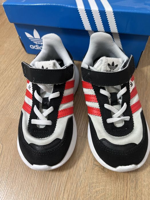 Adidas Originals детски маратонки размер 25