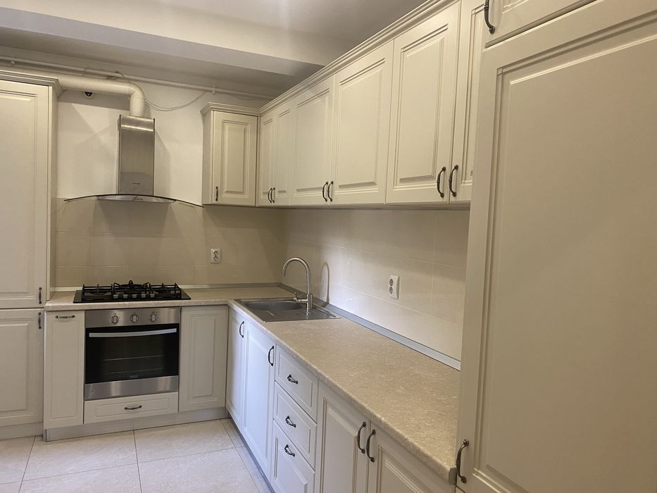 Inchiriez URGENT apartament 2 camere, complet mobilat si utilat, New Residence, str. Cooperativei, cu boxa pentru depozitare