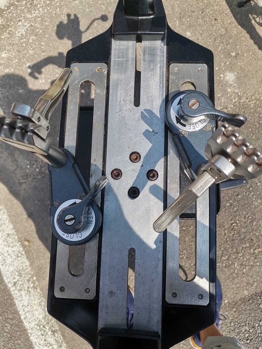 Aparat de racordat rachete de tenis