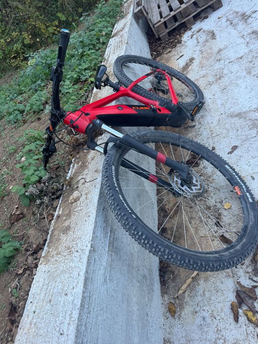 Bicicletă electrică cube