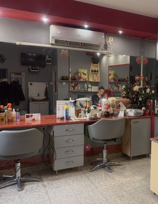 Отдавам място за фризьор в салон за красота в жк Тракиа