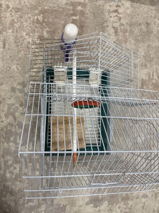 Продам клетку для попугаев.