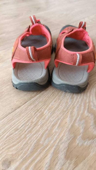 Сандали KEEN – размер 38,5 спортни обувки, за планината