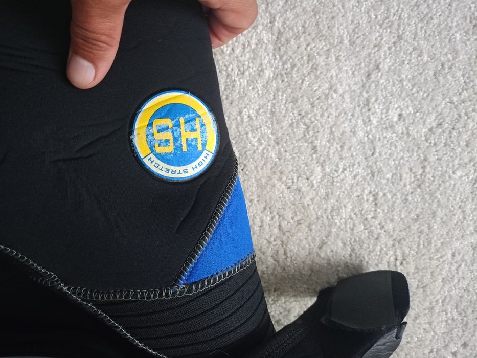 Vând costum scufundări nautice Cressi, mărimea M,5mm,nou.