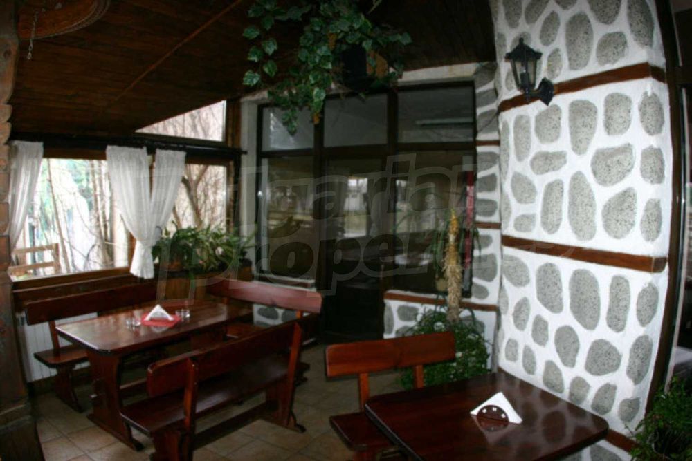 Дава се под наем Заведение в Банско - 500 кв.м за 1250 € - Снимка #4