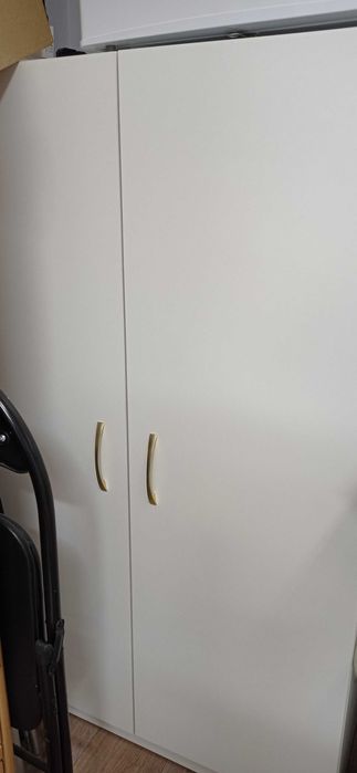 Шкаф двухдверный средний