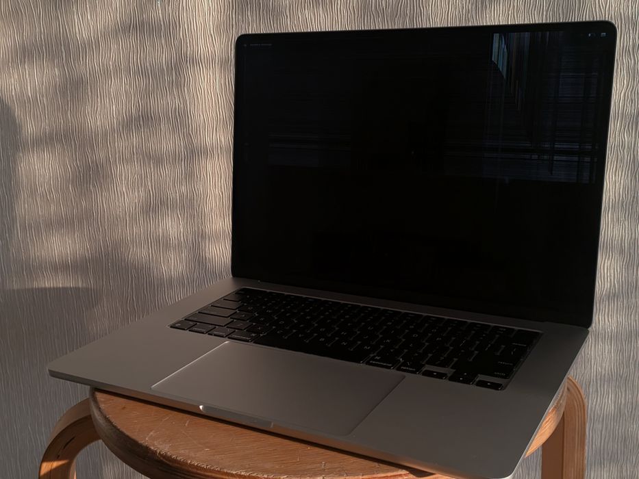 Macbook air 15" 2023 M2 256GB