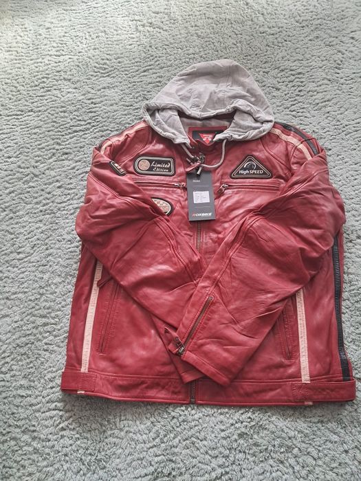 Gecii de piele diferite modele și culori.