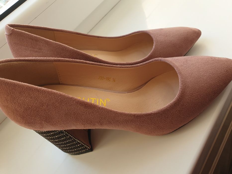 Продаю туфли новые