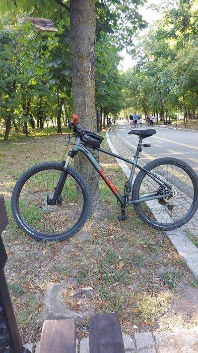 Bicicletă Cube analog