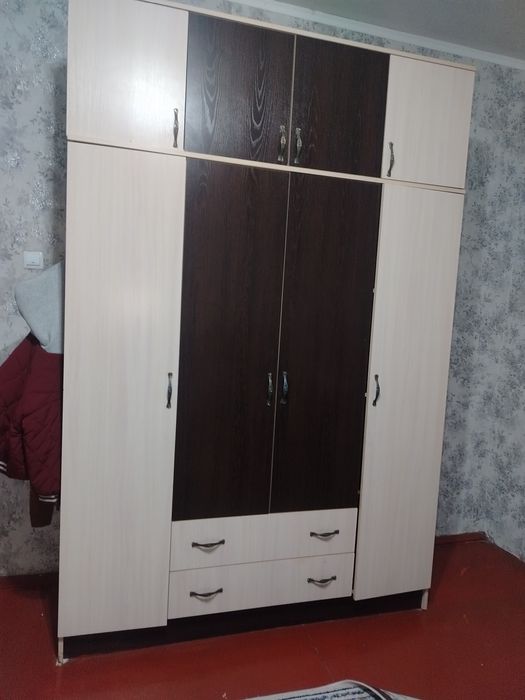 Большой шифонер.