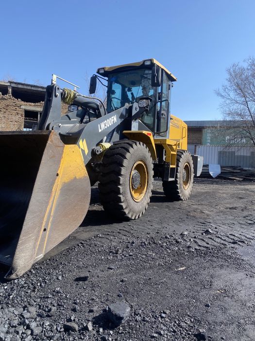 Погрузчик фронтальный