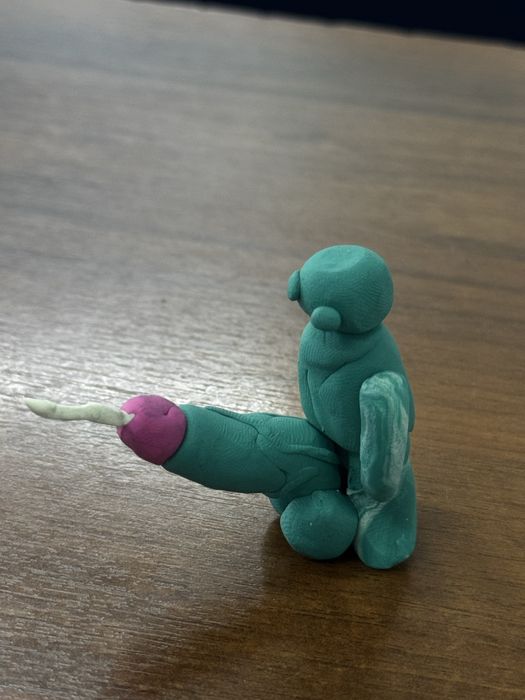 Человек с огромным пенисом