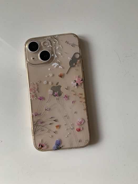 Iphone 13 mini бледо розов почти бял