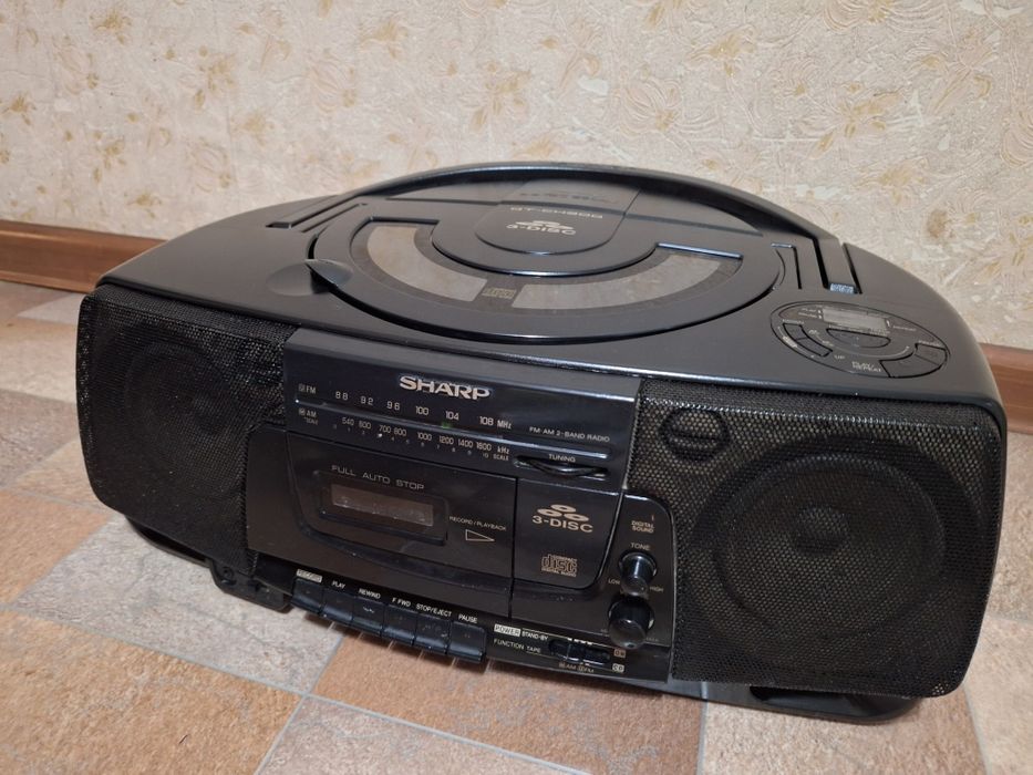 Шарп. Магнитофон тех времен.