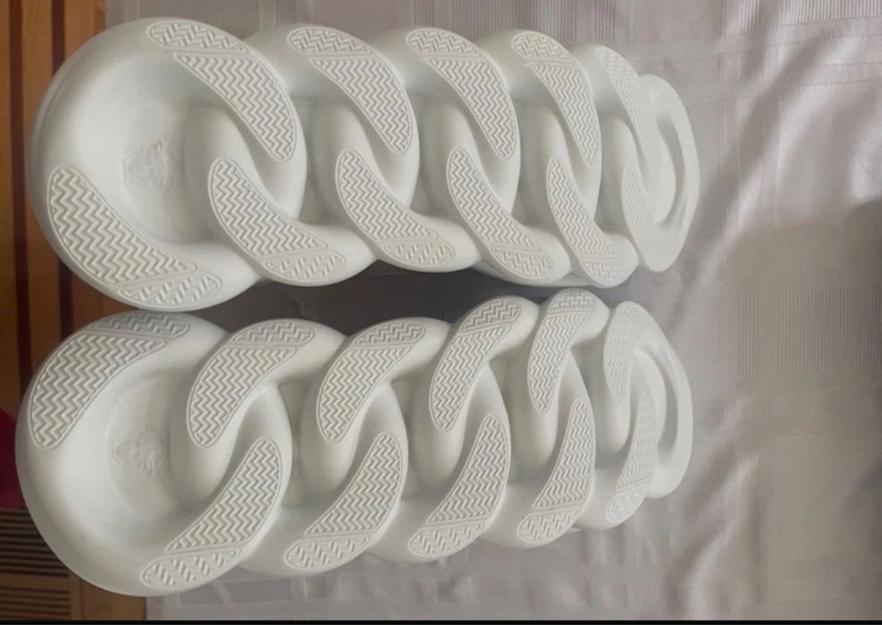 Versace chain reaction