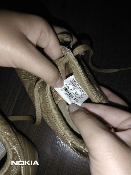 Маратонки NIKE, златисти и красиви.