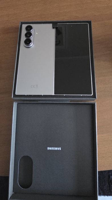 Samsung Galaxy Z Fold 7,чисто нов закупен от Виваком преди 1 седмица!