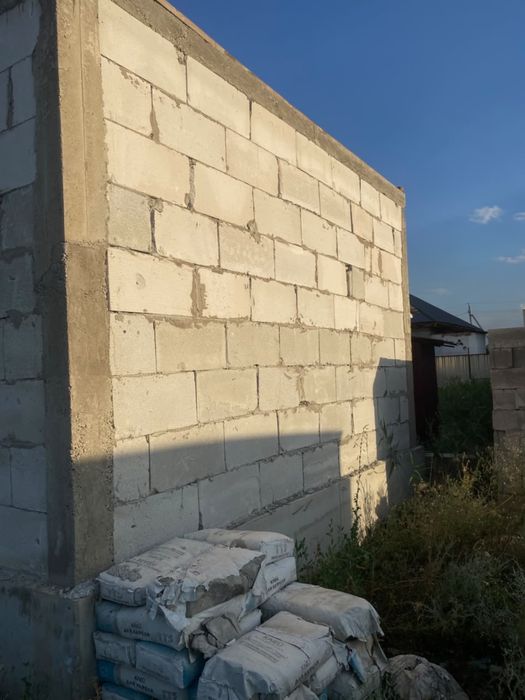 Продается участок+ времянка торг есть