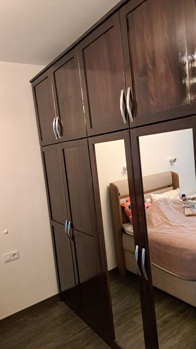 Продавам трикратен гардероб-дървен