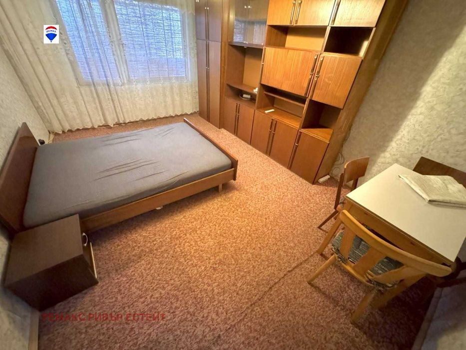 Дава се под наем Тристаен апартамент в Русе, Централен южен район - 86 кв.м за 306 € - Снимка #3