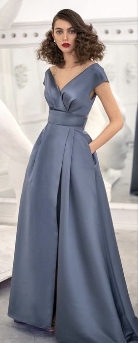 Платье на торжество размер М