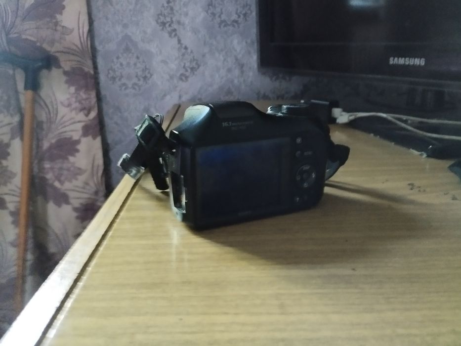 Sony dsc h100 в нормальном состоянии с чехлом