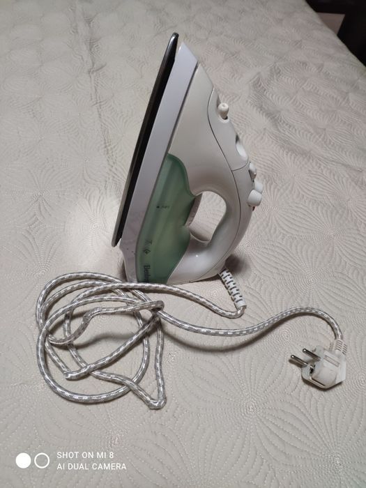 Утюг Elenberg  рабочий