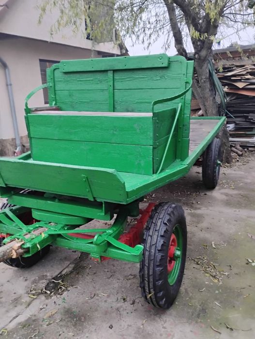 Vând platforma pentru cai