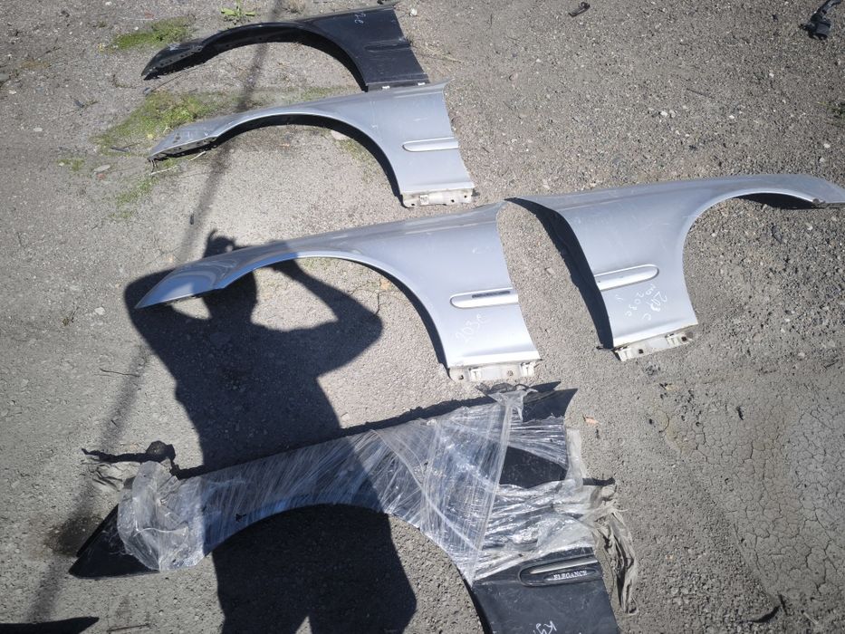 Крыло левое и правое на Мерседес С класс w 203  на купе левое