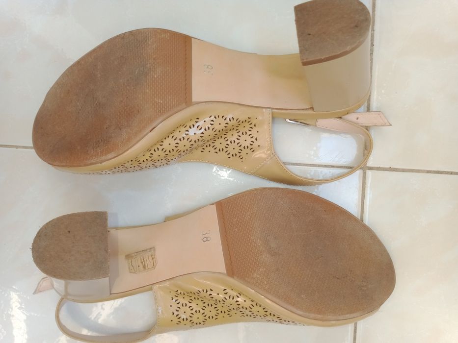 Sandale elegante, comode, 50 lei preț negociabil