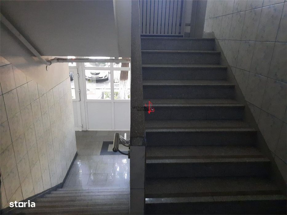 2 camere semidecomandat Iancului Sectia 8 Politie