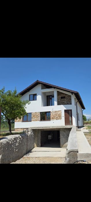 Casă Nouă la cheie zona Manastirii .