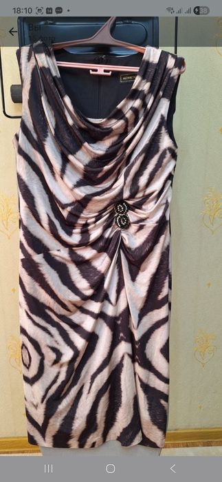 Продаются платья вечерние